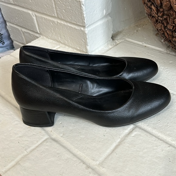 H by Halston Black Leather Heels - Picture 2 of 6